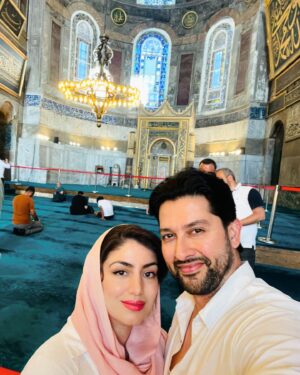 Aftab Shivdasani Instagram - Eid Mubarak to all, love, peace & joy. 🙏🏼❤️🌙
“He who has led you so far will guide you further.”
- Rumi. ✨