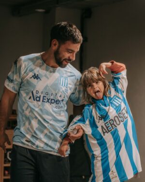 Agustín Sierra Instagram - Hoy cumple 5 años el bodoque del bien.
La amo fuerte 🧡