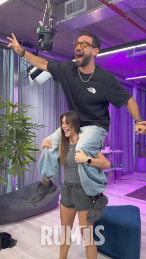 Agustín Sierra Instagram - Cuando llega tu GYM BRO a la juntada 👀🔥@lasobrideperez @cachetesierra @lolitalatorre ESTAMOS EN RUMIS hasta las 14HS EN VIVO!!! 💖💖💖💖