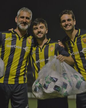 Ahan Shetty Instagram - Great game against @pericoherraiz and his team. They’ve come all the way from Spain to teach underprivileged children how to play football and help enhance their skills and love for the game. Thank you for doing what you do. Glad to have met such amazing people ❤️ @cooperacion_internacional_ong
