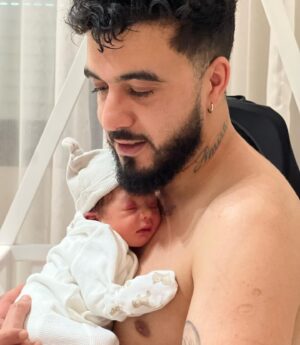 Ahlem Fekih Instagram - Nous sommes heureux de vous présenter notre fils qui fait notre fierté de parent, une étoile est descendue du ciel pour venir illuminer chaque instant de notre vie.
 Ce miracle de la vie s’appelle Younes🤍💙 
اللهم أنبته نباتًا حسنًا، واجعله قرة عين لي و لأبيه، واحفظه وبارك لنا فيه 
واجعله من أهل الصلاح والتقوى🤲🏻🤍