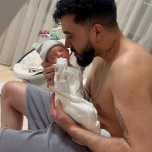 Ahlem Fekih Instagram - Nous sommes heureux de vous présenter notre fils qui fait notre fierté de parent, une étoile est descendue du ciel pour venir illuminer chaque instant de notre vie.
 Ce miracle de la vie s’appelle Younes🤍💙 
اللهم أنبته نباتًا حسنًا، واجعله قرة عين لي و لأبيه، واحفظه وبارك لنا فيه 
واجعله من أهل الصلاح والتقوى🤲🏻🤍