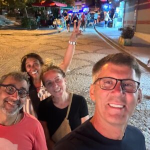 Ahmet Çevik Instagram - Süslü cümleler pek kuramam ama taşınma esnasında bana yardım eden Arkadaşlarıma Teşekkür ederim. İyiki varsınız. 
 @jrrayse @jarrarmehmet @belen_jarrar @healyourcell @ssevaltufann @sahintuhan_official @hakanim72 @aynurdal20 ve boyacı Osman abiye , arayan soran herkese Teşekkür Ederim.