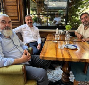 Ahmet Yenilmez Instagram - Sayın Yavuz Ağıralioğlu  bize genel merkez binasını gezdirdi.
Hayırlı olsun inşallah .
Bence ülkenin en ihtiyaç duyduğu söz ile de bizi yolculadı “Herkes işinin başına “…