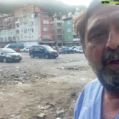 Ahmet Yenilmez - 3.7K Likes - Şehirler insanlar gibi hikayeleriyle yaşarlar. Dünden bugüne hikayeleri taşıyan mekanları yıkıp yok ederseniz şehirler kimliksizleşir.
#ordu