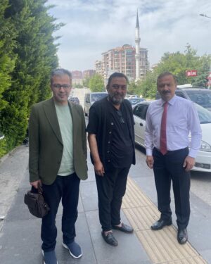 Ahmet Yenilmez Instagram - Düne takılmayan , tüm meseleyi bugünden ibaret görmeyen, ülkenin, bölgenin ve dünyanın nereye gittiğini, gelecekte kuvvetle muhtemel avantaj ve dezavantajlar üzerine kafa yoran, kadro kuran Sayın @yavuzagiraliog Bey’i dinledim .
Ne gördüm ?
Dnlediğim hikaye beni heyecanlandırdı.
Allah muvaffak etsin  inşallah