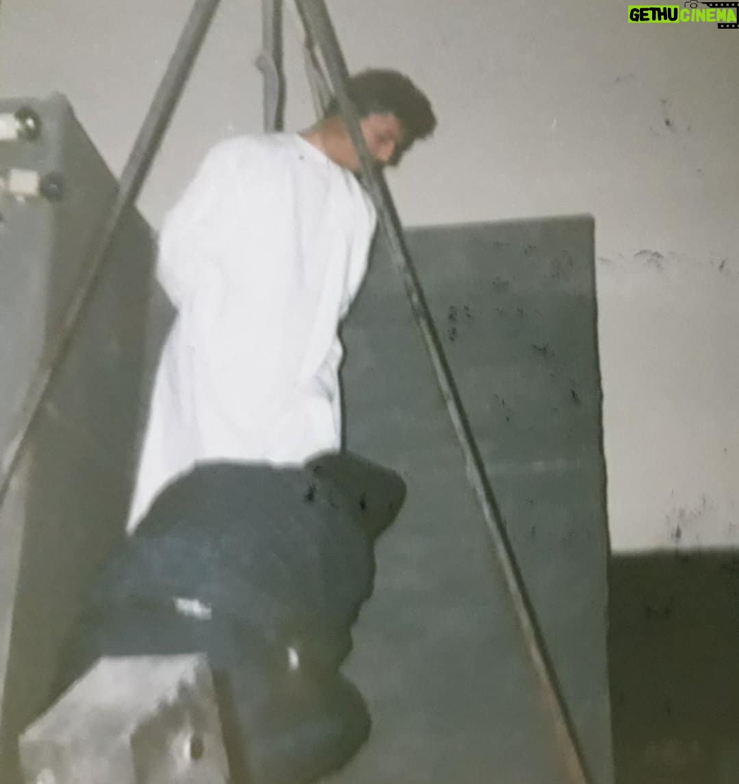 Ahmet Yenilmez - 1.6K Likes - Sene 1989 Kayseri Bizim Ocak organizasyonu !
Kırılan Güller tiyatro oyununun bu sahnesinde hamile bir bacımın çığlığı “Katillerrrr! Abimi asmazsınızzzz…”!
Seyircinin, sahnede bizim kanımız donmuş, seyirci biz oyuncular ağlıyorduk!
#ÇokÖzledimNeredesiniz