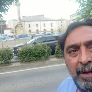 Ahmet Yenilmez Instagram - Şehirler  insanlar gibi hikayeleriyle yaşarlar. Dünden bugüne hikayeleri taşıyan mekanları yıkıp yok ederseniz şehirler kimliksizleşir.
#ordu