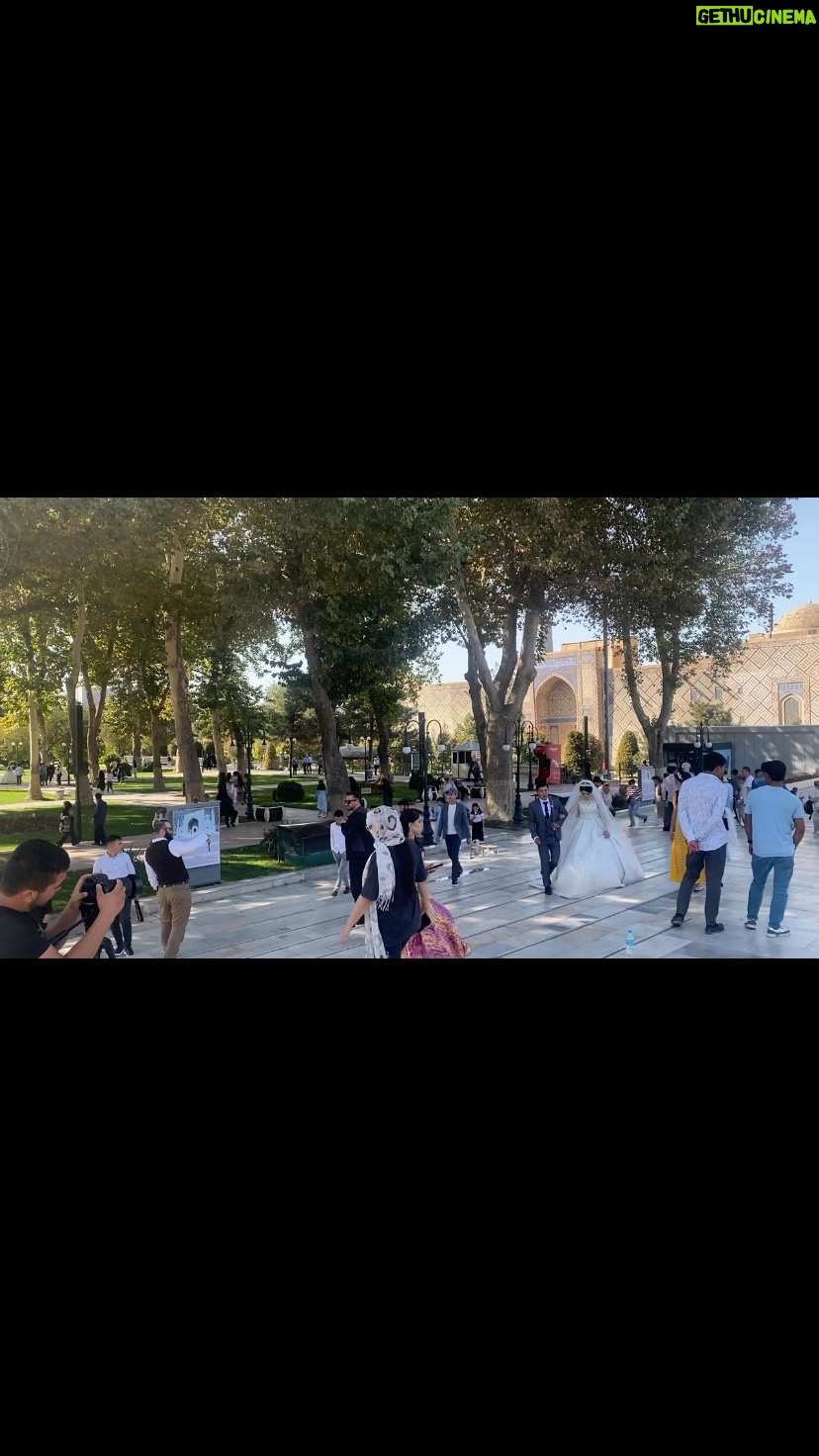 Ahmet Yenilmez - 682 Likes - Türkistan coğrafyasında bu mekanlara sadece din penceresinden bakmak yetmez.
Kimliğin yaşatılabilmesi adına bu mekanlar inanılmaz fonksiyon icra etmiştir.
Belki dini hassasiyeti zayıftır ama aile kurarken ilk uğradığı mekan oluyor !
