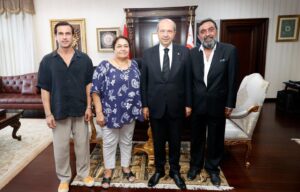 Ahmet Yenilmez Instagram - Kuzey Kıbrıs Türk Cumhuriyeti Cumhurbaşkanımız Sayın Ersin Tatar Bey kabul buyurdular .
Kendileriyle kültür sanat özellikle de 1974 Barış Harekatı 50.yıl münasebetiyle düşüncelerimizi paylaştık .
Kendilerinin kültür sanat üzerine fikirlerinden ziyadesiyle istifade ettik.
Kabullerine ve misafirperverliklerine teşekkür ederiz .