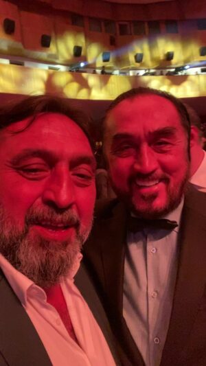 Ahmet Yenilmez Instagram - Kuruluş Osman dizimizde beni seslendiren aktör kardeşimle tanış olduk.