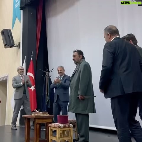 Ahmet Yenilmez - 713 Likes - 15 yıldır Seni anlatmaya çalışıyorum, Ama Senin hemşehrilerin bu akşam bana öyle bir doğum günü hediyesi verdiler ki…
Bana bugünleri yaşatan Allah’a hamd olsun .
Mekanın cennet olsun #MehmetAkifErsoy
Teşekkürler @turksoyorg @yeeorgtr @Tika_Turkiye @TCKulturTurizm