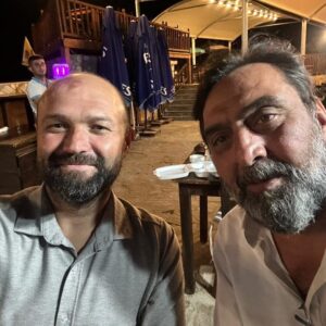 Ahmet Yenilmez Instagram - Sayın Prof. Dr. Neriman Saygılı Hocamızın mihmandarlığında @girneamerican Rektörü Sayın Prof. Dr. Sayın Ali Haydar Hocamızdan 1960’da üniversite öğrencilerinin vatan savunması için yazdıkları destan ile 2023’de üniversiteler devleti #KKTC ‘nin hikayesini dinledik .
Sayın Muharrem Özdemir kardeşim senden dinlediğim #KKTC tarihinin destansı vatan savunmasını özellikle de “İncir Ağacı” hikayesinden sonra ağlayabilmenin nasıl bir nimet , ağlayamamanın ise nasıl bir ailelik olduğunu iliklerime kadar hissettim .