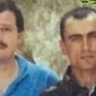Ahmet Yenilmez - 654 Likes - Kimselern olmadığı , sahneye çıkaracak sanatçı bulamadığımız 80’li yıllarda Seni “Kahramanlık türküleriyle huzurlarınızda Grup Hasret Çağrı ve Faruk Karaca “ diye anons ederdim.
Sahne arkadaşım , ağabeyim, gönüldaşım Faruk Karaca ağabeyin vefat haberini aldım üreğime köz düştü!
Mekanın cennet olsun .
Fatiha …