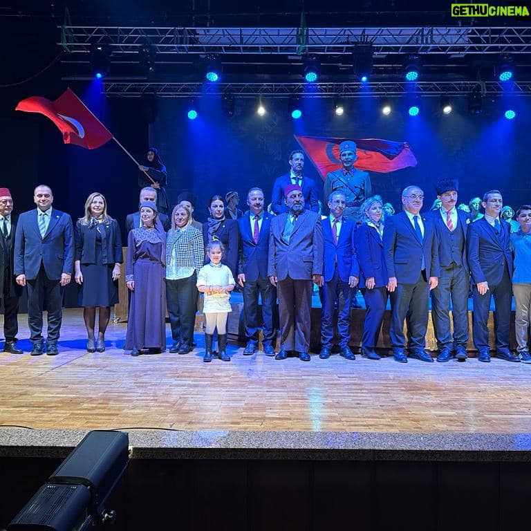 Ahmet Yenilmez - 799 Likes - Bazı insanlar vardır siz onun o sizin hikayesinin parçasısınızdır.
Sayın @yavuzagiraliog ve Saygıdeğer eşleri Bilge Ağıralioğlu Hanımefendiye Cumhuriyete Doğru oyunumuza teşrifleri için teşekkür ediyorum.