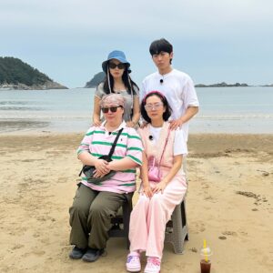 Ahn Eun-jin Instagram - .
tvN 언니네 산지직송🌟
매주 목요일 8시 40분
첫만남 부터 남해까지,,,🥰