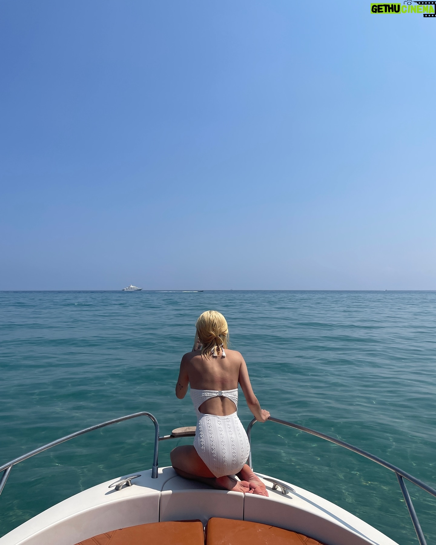 Ahn Ji-young - 18.5K Likes - 🚤🩵