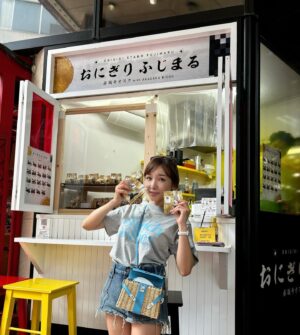 Ai Kago Instagram - 朝ごはんは
@fujimaru.tokyo のおにぎりを🍙✨

小さい頃からおにぎりが大好き！
ここのは無添加無調化だから安心安全なんだって🩷

卵黄醤油漬けのおにぎり最高でした！