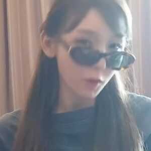 Ai Kago Instagram - 🎀 👓 🕶️＝？

さいきんメガネ好き😊