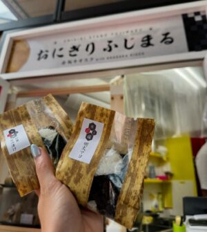 Ai Kago Instagram - 朝ごはんは
@fujimaru.tokyo のおにぎりを🍙✨

小さい頃からおにぎりが大好き！
ここのは無添加無調化だから安心安全なんだって🩷

卵黄醤油漬けのおにぎり最高でした！