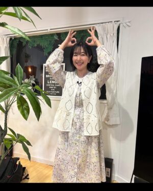 Ai Kayano Instagram - ゲストさん祭りのかやのみは如何でしたか？
私はね… 
楽しかった！！！！
またみんなで呑みたいね🍶🍷😋（茅）

ワンピース、ベスト
@haupia.official 
アクセサリー
@osewaya_official