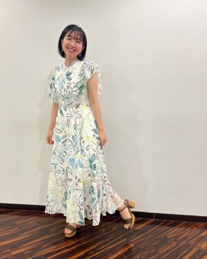 Ai Kayano Instagram - 無職転生特番でのお衣装👗
シルフィらしく草花が描かれていて可愛らしい🌿
爽やかでこの季節にピッタリです！

いつも番組の進行してくださっている森さんもすっかりファミリー✨
いつも愛ある進行に感謝です☺️

3期が今から楽しみ〜！
これからもグレイラット家を宜しくお願いします（茅）

ワンピース
@wildlily_daikanyama 
イヤリング
@osewaya_official