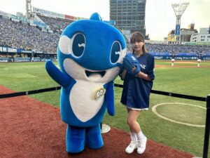 Ai Shinozaki Instagram - ・

昨日は「オールスター競輪平塚ナイター」開催記念という事で、横浜スタジアムにて人生初の始球式に挑戦させて頂きました⚾️✨

ドキドキだったけど
とっても楽しかったです！

ありがとうございました🙏✨
