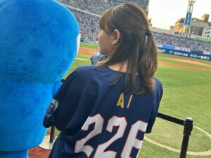 Ai Shinozaki Instagram - ・

昨日は「オールスター競輪平塚ナイター」開催記念という事で、横浜スタジアムにて人生初の始球式に挑戦させて頂きました⚾️✨

ドキドキだったけど
とっても楽しかったです！

ありがとうございました🙏✨