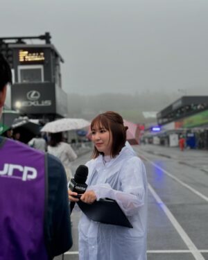 Aika Sawaguchi Instagram - SF Rd.3 スポーツランドSUGO Abemaの現地リポートで参戦させていただきました！
初生観戦ということで、すべてが新鮮で、楽しくて、あっという間の2日間でした。
決勝は残念な結果になってしまいましたが、選手の安全がいちばん大切ですし、何よりも、マシンが動いているのを間近で観られたことが1番嬉しかったです！
来月は富士スピードウェイ、どんなレースになるんだろう！