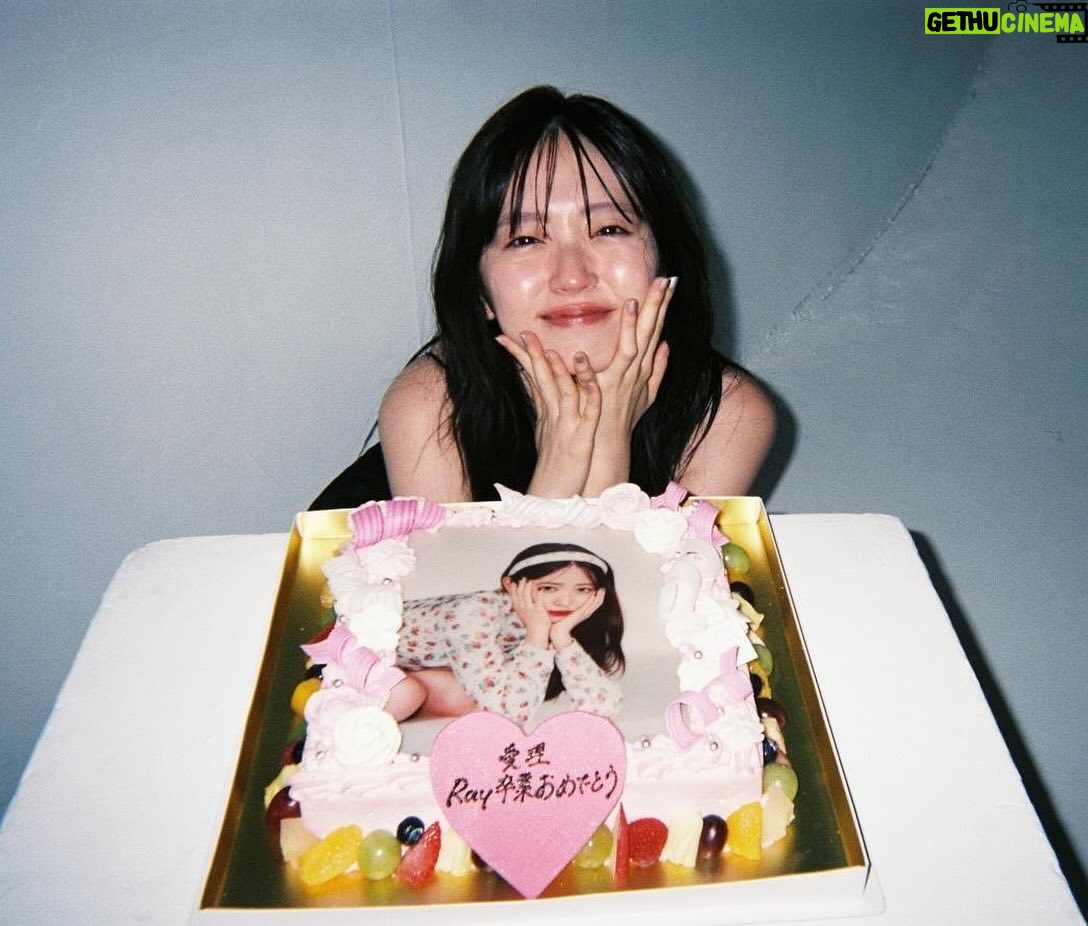 Airi Suzuki - 116.8K Likes - @ray.magazine
卒業号も本日で店頭に並ぶのはラストでした💐😭
伝えたいことはいつまで経っても山ほどあるけど、、、
とにかく心からの感謝と愛でいっぱい☺︎
これからもずっと、Rayを見守り続けます♡
約10年、本当に本当にありがとうございました!!🫶
大切な仲間に出会えて、わたし幸せです!!!!
本日をもって本当に本当に卒業!!!🎓😢✨
#といいつつ
#思い出写真はまだ載せます🤭