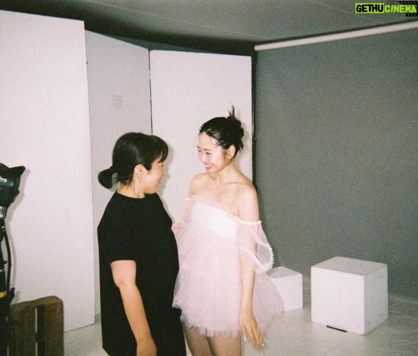 Airi Suzuki - 116.8K Likes - @ray.magazine
卒業号も本日で店頭に並ぶのはラストでした💐😭
伝えたいことはいつまで経っても山ほどあるけど、、、
とにかく心からの感謝と愛でいっぱい☺︎
これからもずっと、Rayを見守り続けます♡
約10年、本当に本当にありがとうございました!!🫶
大切な仲間に出会えて、わたし幸せです!!!!
本日をもって本当に本当に卒業!!!🎓😢✨
#といいつつ
#思い出写真はまだ載せます🤭