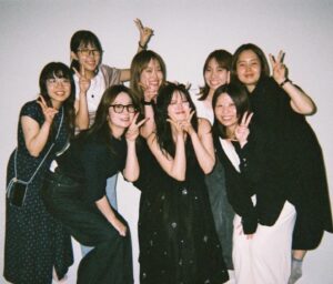 Airi Suzuki Instagram - @ray.magazine 

卒業号も本日で店頭に並ぶのはラストでした💐😭
伝えたいことはいつまで経っても山ほどあるけど、、、

とにかく心からの感謝と愛でいっぱい☺︎
これからもずっと、Rayを見守り続けます♡

約10年、本当に本当にありがとうございました！！🫶

大切な仲間に出会えて、わたし幸せです！！！！

本日をもって本当に本当に卒業！！！🎓😢✨

#といいつつ
#思い出写真はまだ載せます🤭