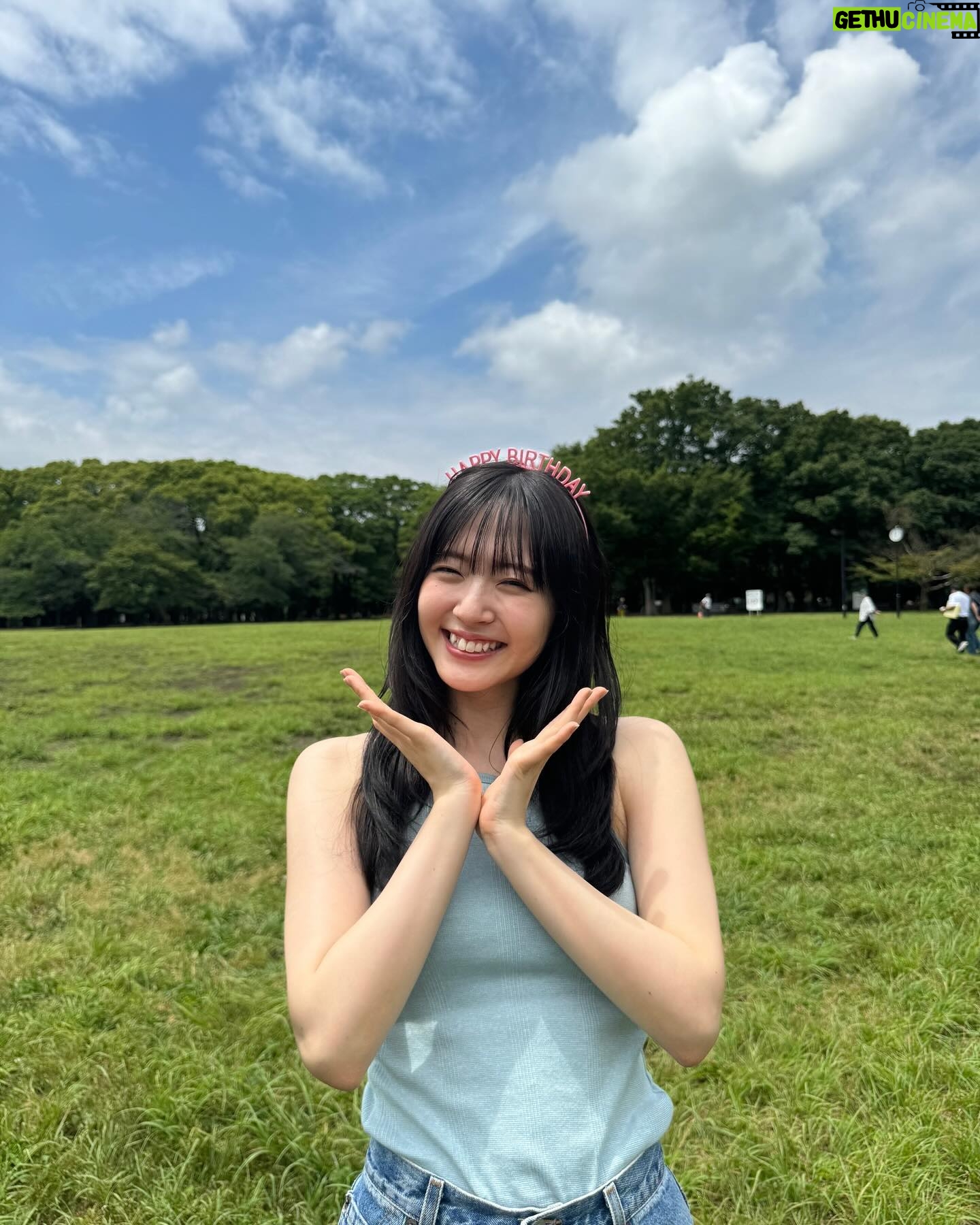 Airi Suzuki - 104.5K Likes - 明日は4ヶ月越しのバースデーライブです☺︎
すっかり30歳ってことが馴染みきった日々ですが
30歳になる今になっても応援してくださる方がいて
ステージに立ち続けられていることって
当たり前ではなく、本当にありがたすぎることで。
そんな感謝の気持ちが届くといいなと思い、今回のイベント色々考えてきました🫶
グッズもたくさんわがままを詰め込んで、こだわりにこだわって目を擦りながらデザインを考えたものばかり。
そして明日のイベントは2公演で全30曲歌います☺︎
一曲ずつはとても短めに歌うのだけど、過去の曲と今の曲、みんなからのアンケートを元に歌うからお楽しみにです🥰
写真はイベントグッズ撮影のオフショット☺︎
ロケの方ではみんなが頭にハッピーバースデーカチューシャをつけて撮影に臨んでくださいました〜🤣愛!❤️
#あいりまにあ会
#ファンクラブイベント