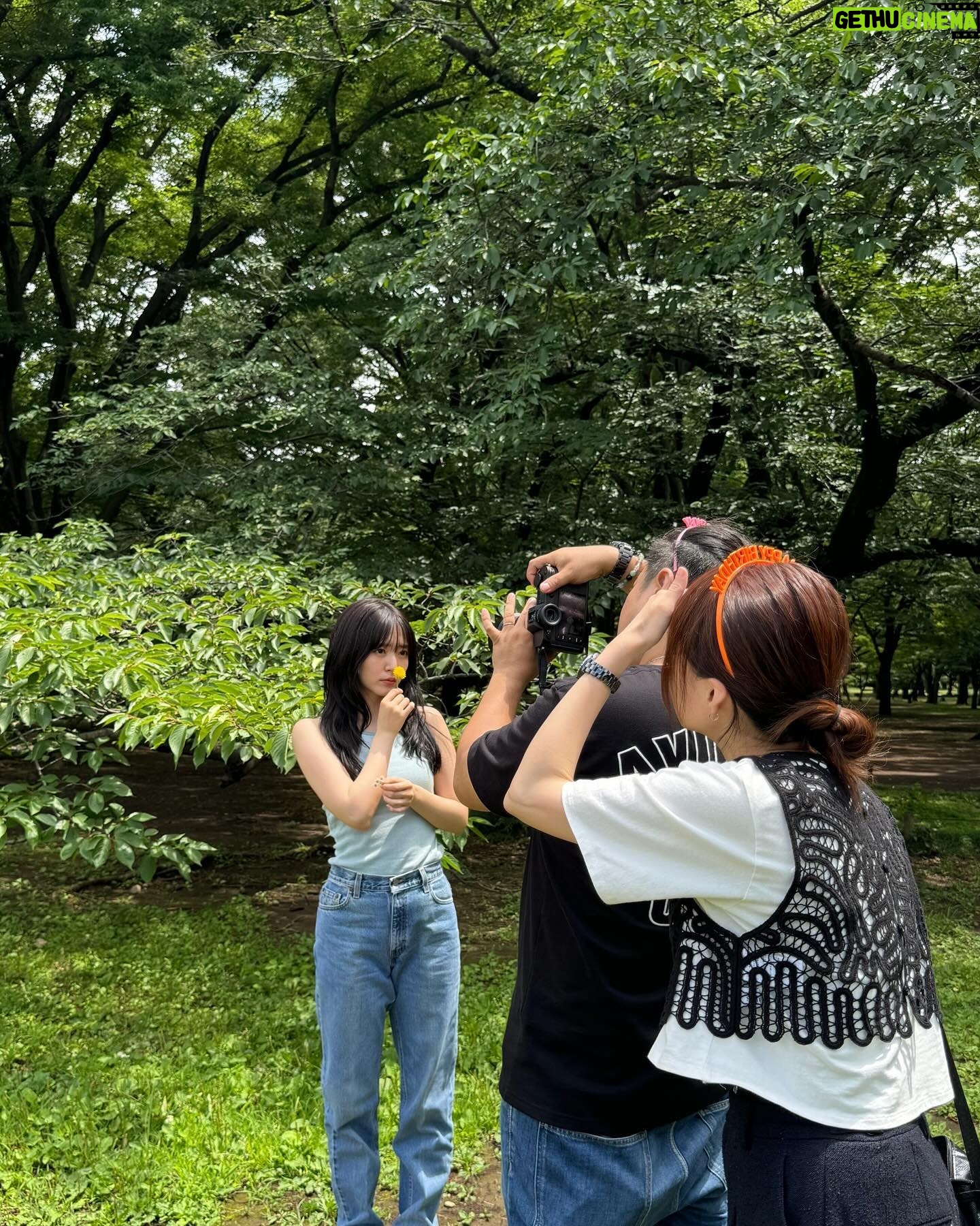 Airi Suzuki - 104.5K Likes - 明日は4ヶ月越しのバースデーライブです☺︎
すっかり30歳ってことが馴染みきった日々ですが
30歳になる今になっても応援してくださる方がいて
ステージに立ち続けられていることって
当たり前ではなく、本当にありがたすぎることで。
そんな感謝の気持ちが届くといいなと思い、今回のイベント色々考えてきました🫶
グッズもたくさんわがままを詰め込んで、こだわりにこだわって目を擦りながらデザインを考えたものばかり。
そして明日のイベントは2公演で全30曲歌います☺︎
一曲ずつはとても短めに歌うのだけど、過去の曲と今の曲、みんなからのアンケートを元に歌うからお楽しみにです🥰
写真はイベントグッズ撮影のオフショット☺︎
ロケの方ではみんなが頭にハッピーバースデーカチューシャをつけて撮影に臨んでくださいました〜🤣愛!❤️
#あいりまにあ会
#ファンクラブイベント