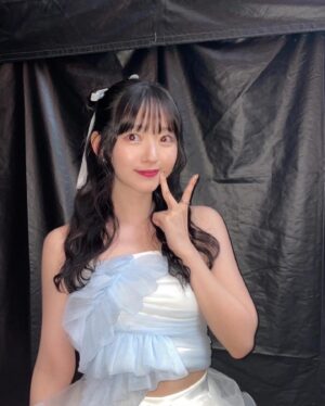 Airi Suzuki Instagram - ✴︎ でしょフェス2024☀️⚡️
⁡
アニソンでしょでしょフェス
今年もありがとうございました！！！！！🥰
⁡
昨年に引き続き、六本木アリーナという素敵な屋外ステージにて最高の夏を過ごせて幸せでした♡
⁡
暑かったねーー！！！！
そして愛に溢れてたねー！！！！！！
⁡
この番組がいかにたくさんの方に支えられて愛をもらって出来ているのか、改めて感じたライブでした。
⁡
オーイシさん、今回もたくさん支えていただきました。笑いすぎて転げました。そしていつもありがとう☺️
ゲストの小林愛香さん、最強の歌ありがとうございました🫶ライオン一緒に歌えて楽しかった〜！
⁡
体調不良のため欠席になってしまったLiyuuさんも必ずいつか！一緒にしゅごキャラ！叶えようね！！！🥚✨
⁡
⁡
最後の方、信じられないくらいの雷で。
音も稲光も大変すぎる中での歌唱に。
⁡
ライブは最後までやり切れるのか、そしてみんなのこと最後まで守れるのか？！！って心配しながらのライブでしたが、、、無事最後までやり切れて！時間も今年は守れて！(雷のおかげかも)
⁡
今年の夏も最高だね！！！って言える時間になりました☺︎
⁡
そして私の雷嫌いを知ってくれていた方々が、雷の音を掻き消すように叫んでくれたこと忘れないぞ！！！！🤭⚡️🩷
⁡
⚡️ ゴロゴロゴロゴロ...ドカーーーン
👥 ウオオオオオオオオオオオ！！！！！！
⁡
笑笑笑笑笑笑
⁡
どっちが雷なのか！ってくらいで最高でした🤣
最近雷多いからあの声援録音して家に置いて都度使わせてもらいたい。笑
⁡
⁡
衣装もヘアメイクもとっても可愛かったー！！！！
⁡
earring  @abiste_official
flower ring
@reflection.co_official @the.pr_
silver ring @nojess_official
⁡
黒髪ぱっつんでふわふわした服をきるのが
なんだか絶妙バランスで最近のお気に入り。
⁡
#最近の衣装たち
⁡
#アニソンでしょフェス2024