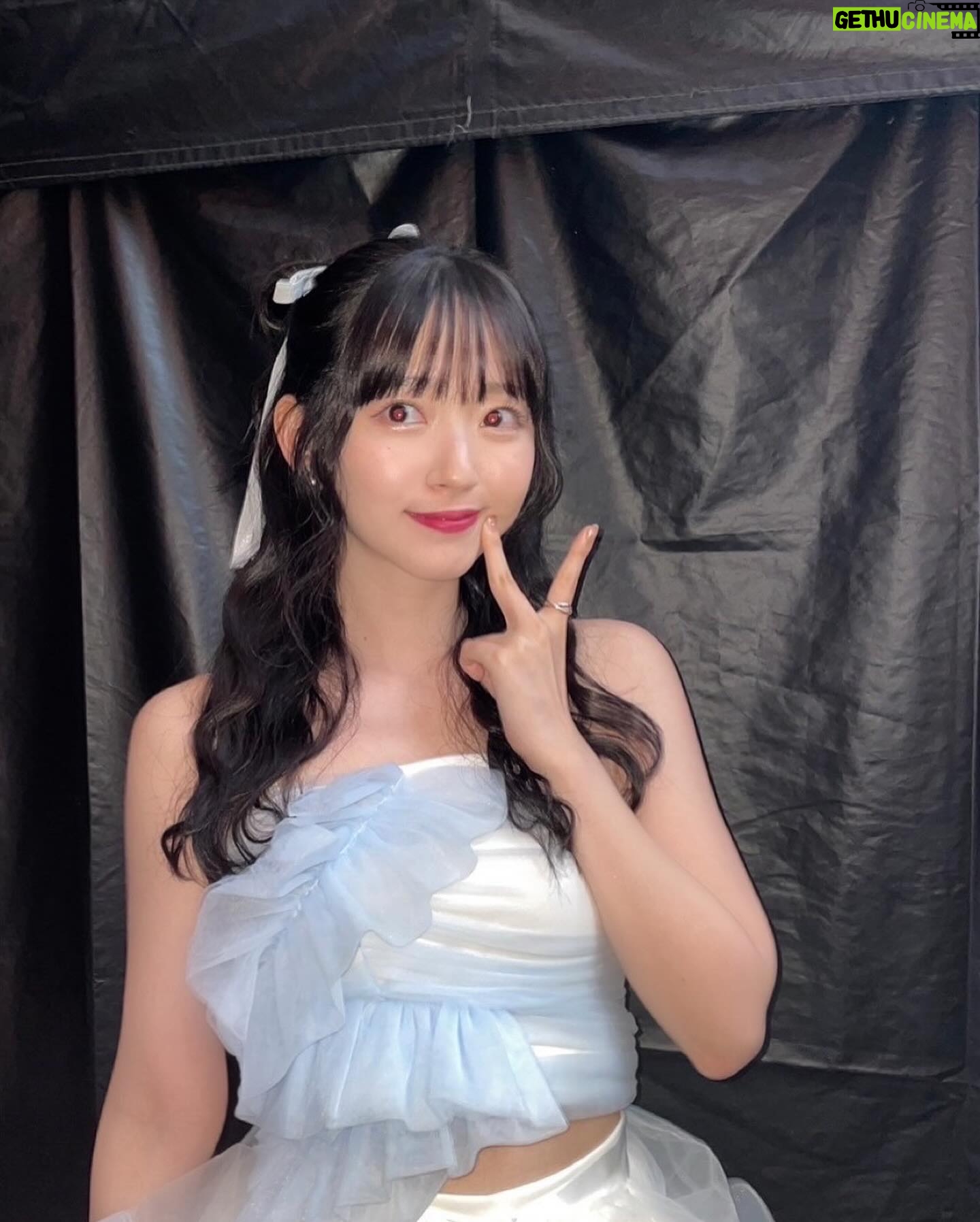 Airi Suzuki - 83.4K Likes - ✴︎ でしょフェス2024☀️⚡️
アニソンでしょでしょフェス
今年もありがとうございました!!!!!🥰
昨年に引き続き、六本木アリーナという素敵な屋外ステージにて最高の夏を過ごせて幸せでした♡
暑かったねーー!!!!
そして愛に溢れてたねー!!!!!!
この番組がいかにたくさんの方に支えられて愛をもらって出来ているのか、改めて感じたライブでした。
オーイシさん、今回もたくさん支えていただきました。笑いすぎて転げました。そしていつもありがとう☺️
ゲストの小林愛香さん、最強の歌ありがとうございました🫶ライオン一緒に歌えて楽しかった〜!
体調不良のため欠席になってしまったLiyuuさんも必ずいつか!一緒にしゅごキャラ!叶えようね!!!🥚✨
最後の方、信じられないくらいの雷で。
音も稲光も大変すぎる中での歌唱に。
ライブは最後までやり切れるのか、そしてみんなのこと最後まで守れるのか?!!って心配しながらのライブでしたが、、、無事最後までやり切れて!時間も今年は守れて!(雷のおかげかも)
今年の夏も最高だね!!!って言える時間になりました☺︎
そして私の雷嫌いを知ってくれていた方々が、雷の音を掻き消すように叫んでくれたこと忘れないぞ!!!!🤭⚡️🩷
⚡️ ゴロゴロゴロゴロ...ドカーーーン
👥 ウオオオオオオオオオオオ!!!!!!
笑笑笑笑笑笑
どっちが雷なのか!ってくらいで最高でした🤣
最近雷多いからあの声援録音して家に置いて都度使わせてもらいたい。笑
衣装もヘアメイクもとっても可愛かったー!!!!
earring @abiste_official
flower ring
@reflection.co_official @the.pr_
silver ring @nojess_official
黒髪ぱっつんでふわふわした服をきるのが
なんだか絶妙バランスで最近のお気に入り。
#最近の衣装たち
#アニソンでしょフェス2024