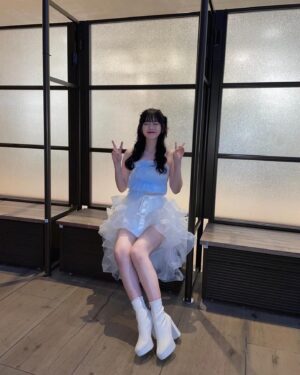 Airi Suzuki Instagram - ✴︎ でしょフェス2024☀️⚡️
⁡
アニソンでしょでしょフェス
今年もありがとうございました！！！！！🥰
⁡
昨年に引き続き、六本木アリーナという素敵な屋外ステージにて最高の夏を過ごせて幸せでした♡
⁡
暑かったねーー！！！！
そして愛に溢れてたねー！！！！！！
⁡
この番組がいかにたくさんの方に支えられて愛をもらって出来ているのか、改めて感じたライブでした。
⁡
オーイシさん、今回もたくさん支えていただきました。笑いすぎて転げました。そしていつもありがとう☺️
ゲストの小林愛香さん、最強の歌ありがとうございました🫶ライオン一緒に歌えて楽しかった〜！
⁡
体調不良のため欠席になってしまったLiyuuさんも必ずいつか！一緒にしゅごキャラ！叶えようね！！！🥚✨
⁡
⁡
最後の方、信じられないくらいの雷で。
音も稲光も大変すぎる中での歌唱に。
⁡
ライブは最後までやり切れるのか、そしてみんなのこと最後まで守れるのか？！！って心配しながらのライブでしたが、、、無事最後までやり切れて！時間も今年は守れて！(雷のおかげかも)
⁡
今年の夏も最高だね！！！って言える時間になりました☺︎
⁡
そして私の雷嫌いを知ってくれていた方々が、雷の音を掻き消すように叫んでくれたこと忘れないぞ！！！！🤭⚡️🩷
⁡
⚡️ ゴロゴロゴロゴロ...ドカーーーン
👥 ウオオオオオオオオオオオ！！！！！！
⁡
笑笑笑笑笑笑
⁡
どっちが雷なのか！ってくらいで最高でした🤣
最近雷多いからあの声援録音して家に置いて都度使わせてもらいたい。笑
⁡
⁡
衣装もヘアメイクもとっても可愛かったー！！！！
⁡
earring  @abiste_official
flower ring
@reflection.co_official @the.pr_
silver ring @nojess_official
⁡
黒髪ぱっつんでふわふわした服をきるのが
なんだか絶妙バランスで最近のお気に入り。
⁡
#最近の衣装たち
⁡
#アニソンでしょフェス2024