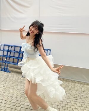 Airi Suzuki Instagram - ✴︎ でしょフェス2024☀️⚡️
⁡
アニソンでしょでしょフェス
今年もありがとうございました！！！！！🥰
⁡
昨年に引き続き、六本木アリーナという素敵な屋外ステージにて最高の夏を過ごせて幸せでした♡
⁡
暑かったねーー！！！！
そして愛に溢れてたねー！！！！！！
⁡
この番組がいかにたくさんの方に支えられて愛をもらって出来ているのか、改めて感じたライブでした。
⁡
オーイシさん、今回もたくさん支えていただきました。笑いすぎて転げました。そしていつもありがとう☺️
ゲストの小林愛香さん、最強の歌ありがとうございました🫶ライオン一緒に歌えて楽しかった〜！
⁡
体調不良のため欠席になってしまったLiyuuさんも必ずいつか！一緒にしゅごキャラ！叶えようね！！！🥚✨
⁡
⁡
最後の方、信じられないくらいの雷で。
音も稲光も大変すぎる中での歌唱に。
⁡
ライブは最後までやり切れるのか、そしてみんなのこと最後まで守れるのか？！！って心配しながらのライブでしたが、、、無事最後までやり切れて！時間も今年は守れて！(雷のおかげかも)
⁡
今年の夏も最高だね！！！って言える時間になりました☺︎
⁡
そして私の雷嫌いを知ってくれていた方々が、雷の音を掻き消すように叫んでくれたこと忘れないぞ！！！！🤭⚡️🩷
⁡
⚡️ ゴロゴロゴロゴロ...ドカーーーン
👥 ウオオオオオオオオオオオ！！！！！！
⁡
笑笑笑笑笑笑
⁡
どっちが雷なのか！ってくらいで最高でした🤣
最近雷多いからあの声援録音して家に置いて都度使わせてもらいたい。笑
⁡
⁡
衣装もヘアメイクもとっても可愛かったー！！！！
⁡
earring  @abiste_official
flower ring
@reflection.co_official @the.pr_
silver ring @nojess_official
⁡
黒髪ぱっつんでふわふわした服をきるのが
なんだか絶妙バランスで最近のお気に入り。
⁡
#最近の衣装たち
⁡
#アニソンでしょフェス2024