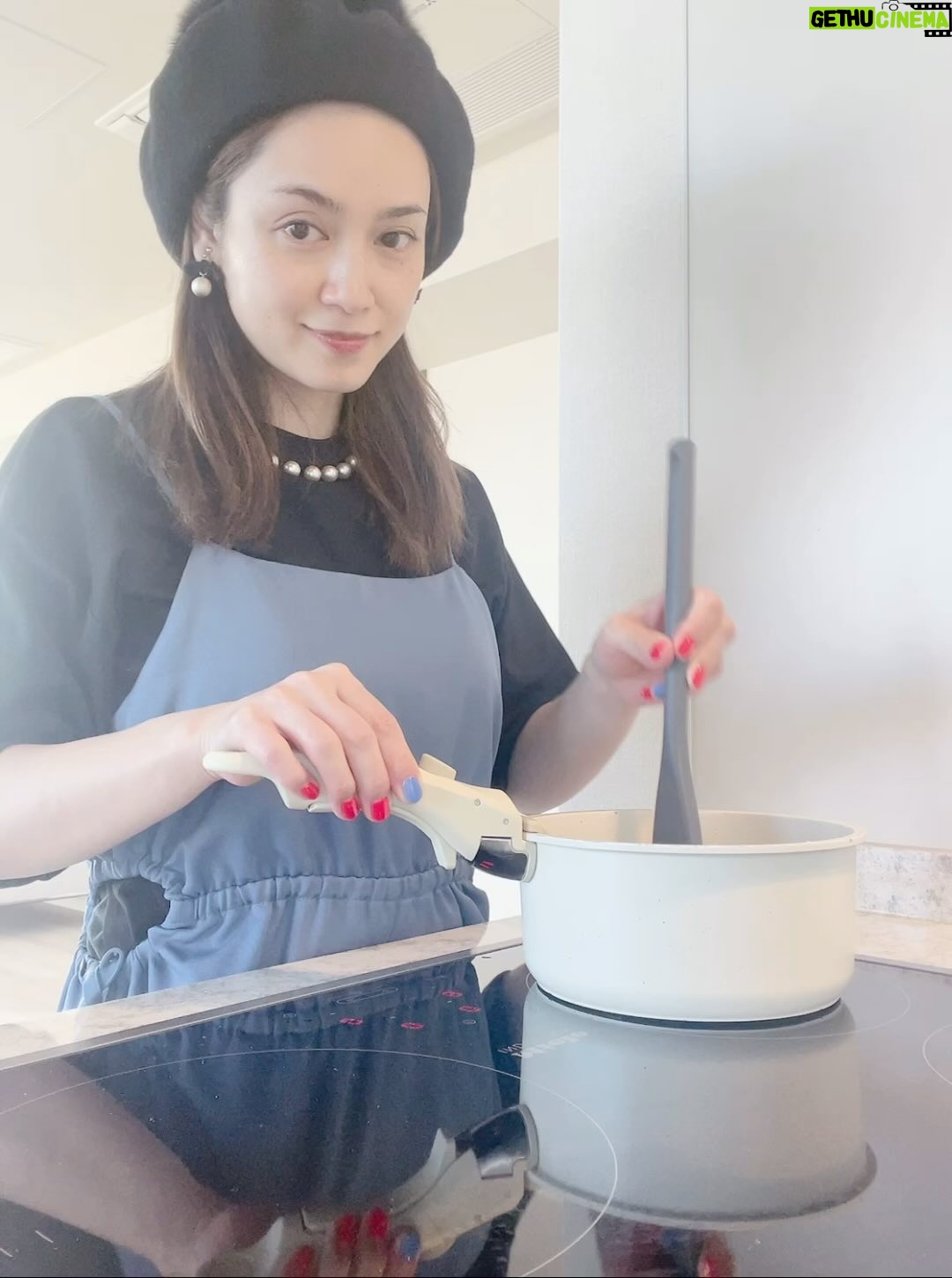 Airi Taira - 29.5K Likes - 時間がある時に離乳食作り✨
食べる量が増えてストックしてもすぐなくなっちゃう🥲
作り終えたらすぐ出れるように身支度は完璧だ✌️
#離乳食作り
#妹とテレビ電話
#しんどい時こそ笑顔で乗り切る!の巻