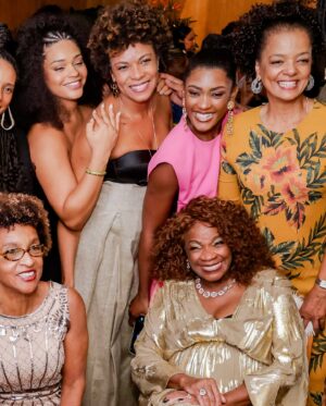 Aisha Jambo Instagram - Celebração #zeze80 - foi lindo! Viva nossa musa do cinema, teatro, tv e música. Viva @zezemotta 

📸: @miguel_sa73