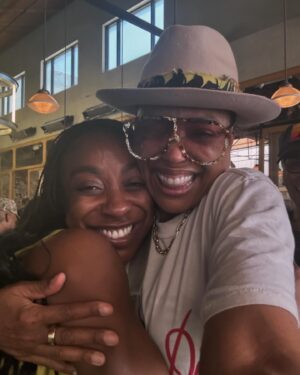 Aisha Tyler Instagram - Met this comedy legend @eggyboom at brunch today. Fangirled my whole face off. Upon review it’s possible I hugged her a little TOO hard. But I hugged what I hugged and I stand by my hug. No flip flopping. 🤙🏾🤎🕺🏾

(Also my mom is straight gangsta lurking in the bg she’s adorable 👀 )