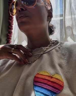 Aisha Tyler Instagram - London Pride #photodump 🇬🇧 🏳️‍🌈👅

Swipe fully for an adorable baby @llcoolj 👶🏾