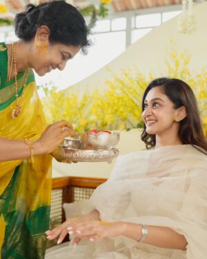 Aishwarya Arjun Instagram - 📸 @namanverma Thank you for capturing our memories so beautifully ✨

@ekalakhani You are magic! Truly! Thank you for making it such a breeze and so glad we could finally work together after all these years on my special day ❤️🤗🧿