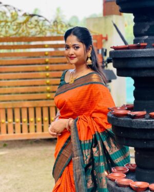 Aishwarya Ramsai Instagram - 🧡
:
Saree by @manasi_boutique_21 
Blouse designed by @brianna__couture 
:
#actress #aishwaryaramsai #shooting #mounaragam #kerala #kalyani #kiran #kiyani #asianet