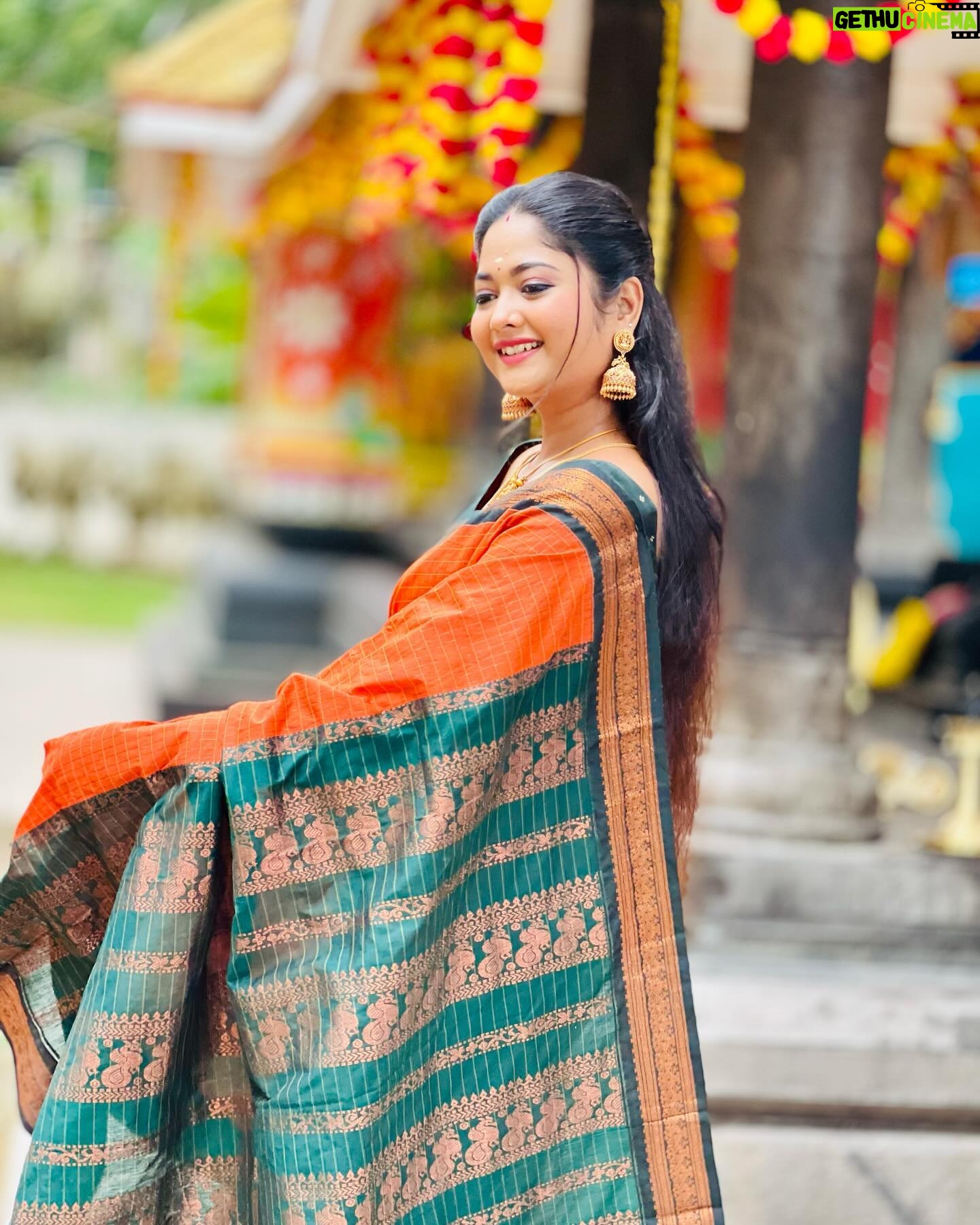 Aishwarya Ramsai - 21.8K Likes - 🧡
:
Saree by @manasi_boutique_21
Blouse designed by @brianna__couture
:
#actress #aishwaryaramsai #shooting #mounaragam #kerala #kalyani #kiran #kiyani #asianet