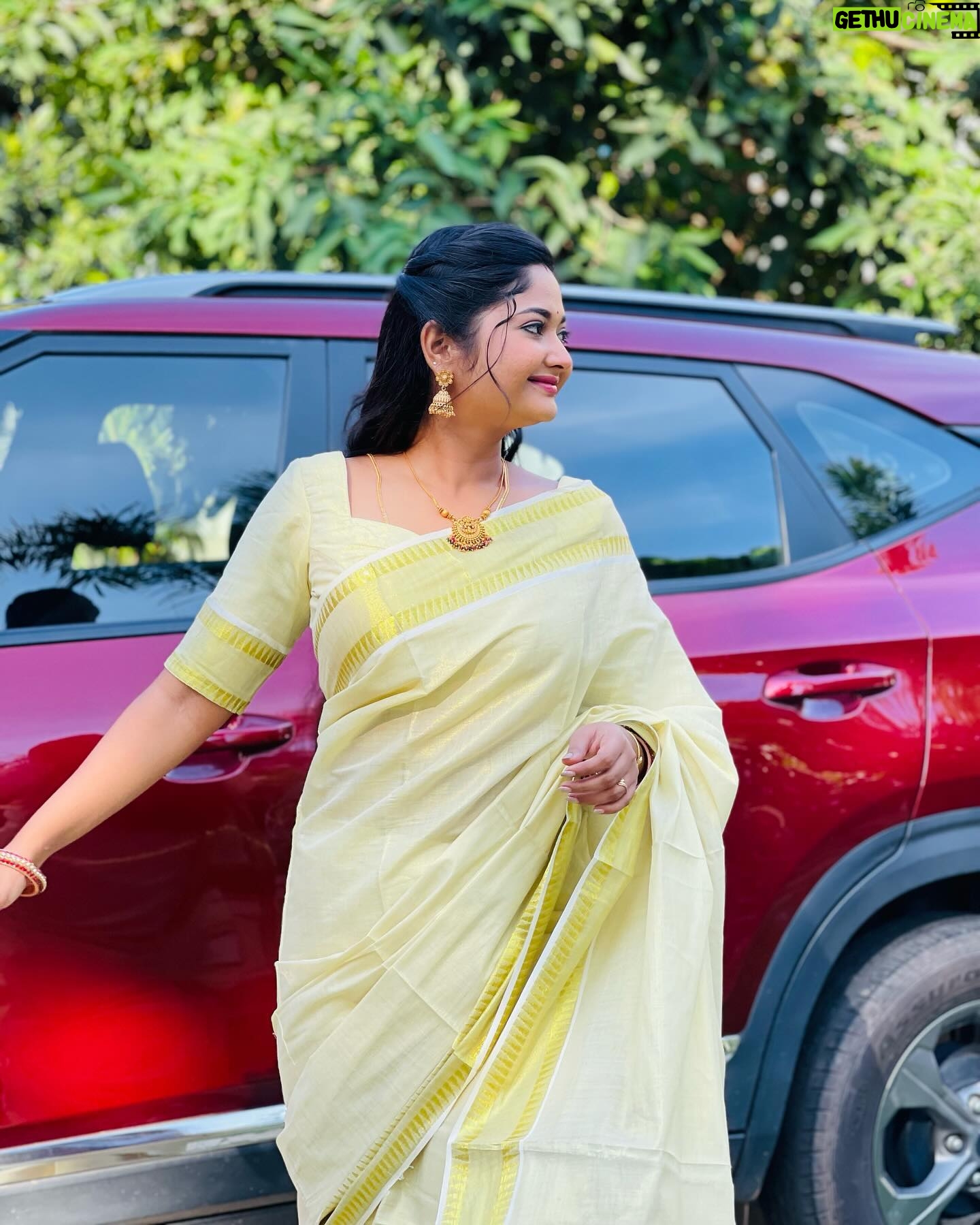 Aishwarya Ramsai - 11K Likes - Everything’s gonna be super duper 🤩👍🏻
:
Checkout this page 👉🏻 @brianna__couture for amazing collections ❤️
:
#actress #aishwaryaramsai #onam #saree #bekind #staysafe #kerala #serial #mounaragam #kalyani