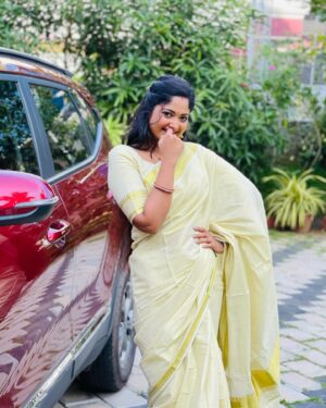 Aishwarya Ramsai Instagram - Everything’s gonna be super duper 🤩👍🏻
:
Checkout this page 👉🏻 @brianna__couture for amazing collections ❤️

:
#actress #aishwaryaramsai #onam #saree #bekind #staysafe #kerala #serial #mounaragam #kalyani