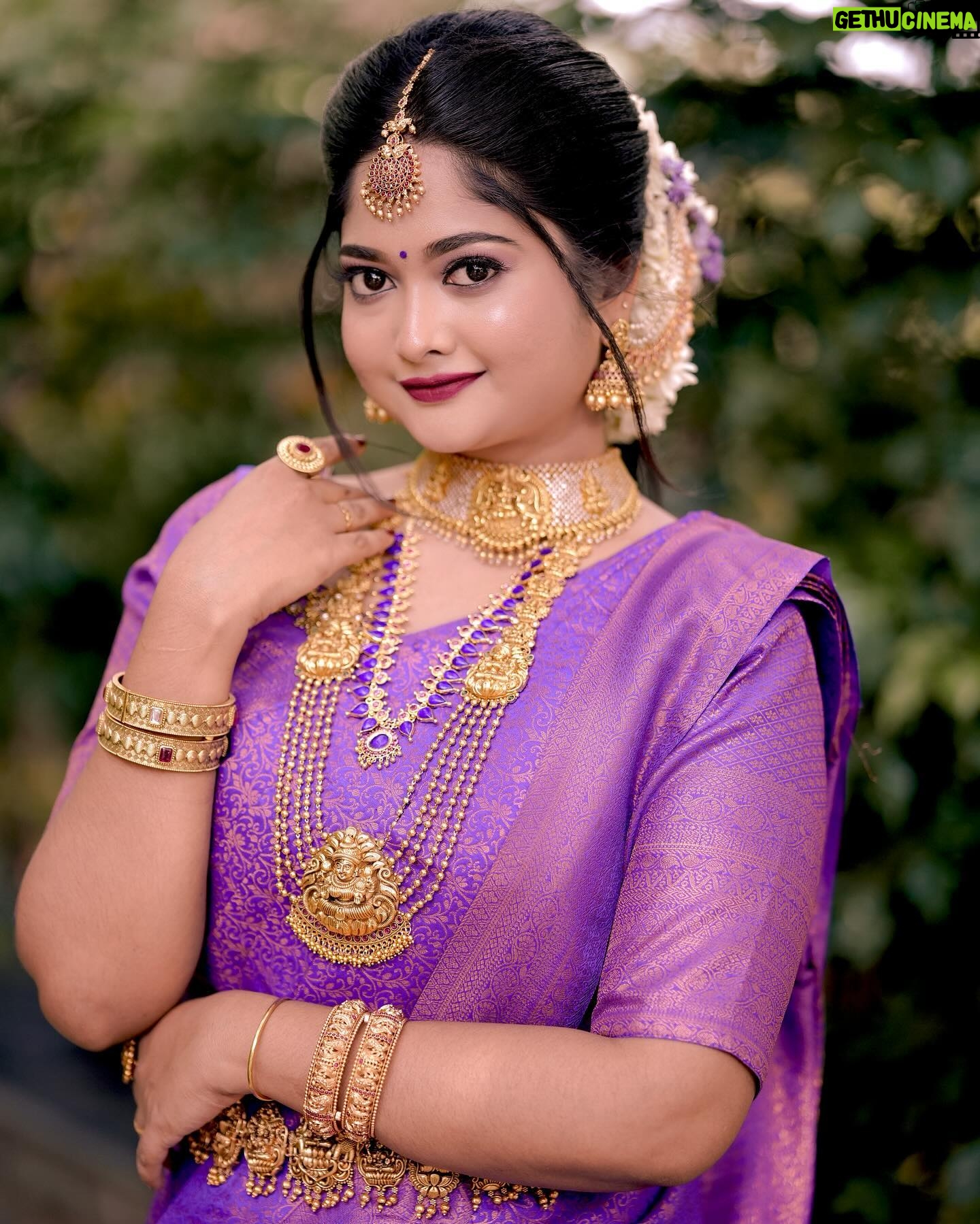 Aishwarya Ramsai - 18.1K Likes - 🪶மயிலிறகே🦚
💄 @jaanmakeovers
📸 @weddinggardensphotography
💍 @aswa_plaza_
Blouse designed by @fluence_thedesignershop
:
#actress #aishwaryaramsai #photoshoot #bridemakeup #dressup #kerala #tamilsong