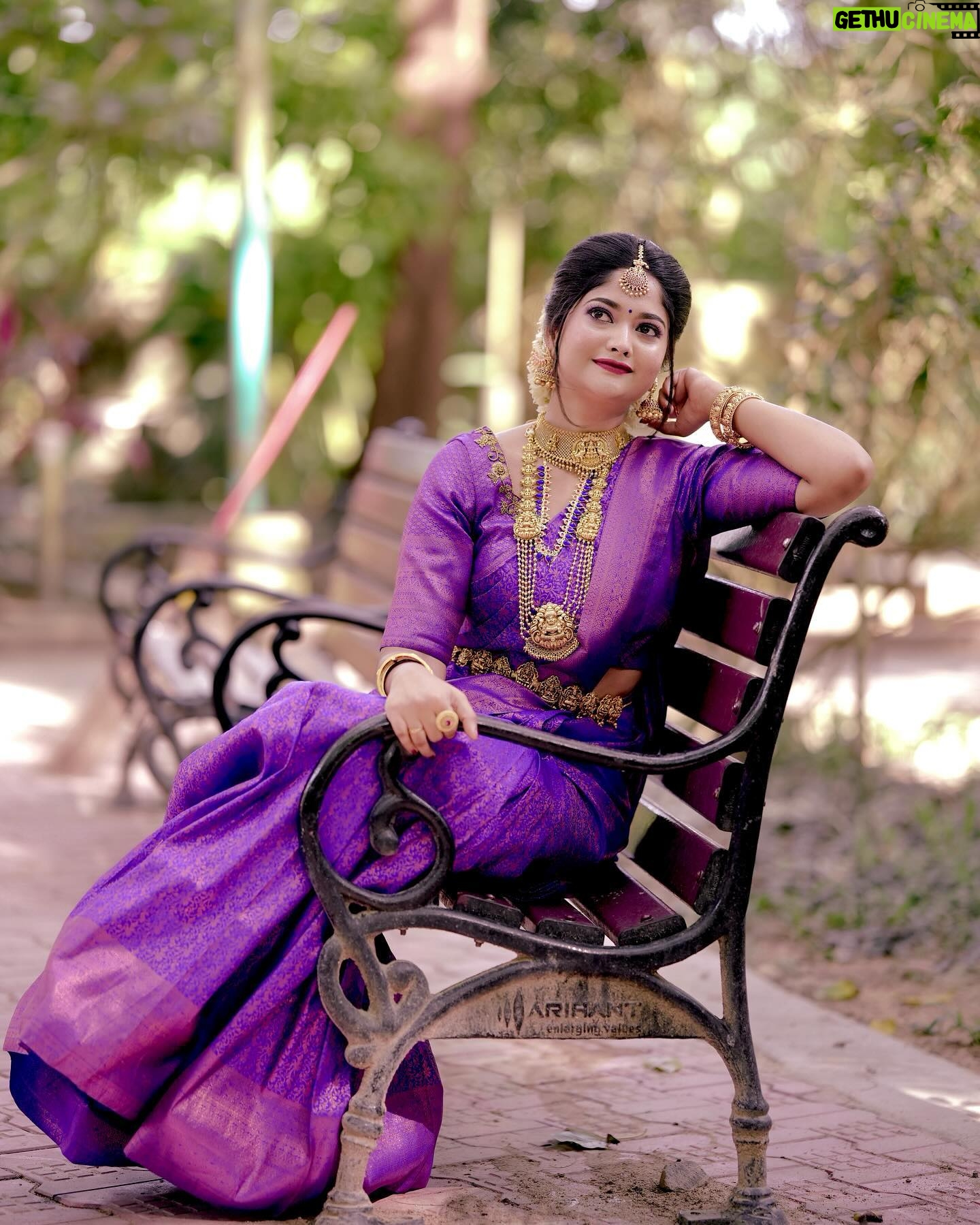Aishwarya Ramsai - 18.1K Likes - 🪶மயிலிறகே🦚
💄 @jaanmakeovers
📸 @weddinggardensphotography
💍 @aswa_plaza_
Blouse designed by @fluence_thedesignershop
:
#actress #aishwaryaramsai #photoshoot #bridemakeup #dressup #kerala #tamilsong
