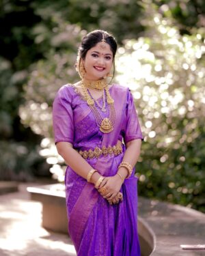 Aishwarya Ramsai Instagram - 🪶மயிலிறகே🦚

 
💄 @jaanmakeovers 
📸 @weddinggardensphotography 
💍 @aswa_plaza_ 
Blouse designed by @fluence_thedesignershop 
:
#actress #aishwaryaramsai #photoshoot #bridemakeup #dressup #kerala #tamilsong